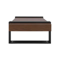 Mesa de centro Bennet de deurope.com.mx en nogal con estructura de metal, superficie de chapa de encino, frente de 110 cm.