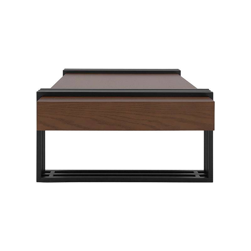 Mesa de centro Bennet de madera nogal y estructura de metal en color negro, con dimensiones de 110x70x45 cm.