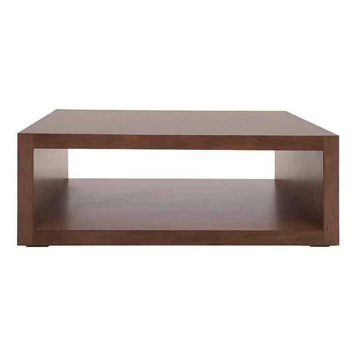 Mesa de centro Berne Made de madera de nogal con acabado en chapa, superficie de 120 cm, altura de 45 cm y fondo de 80 cm.
