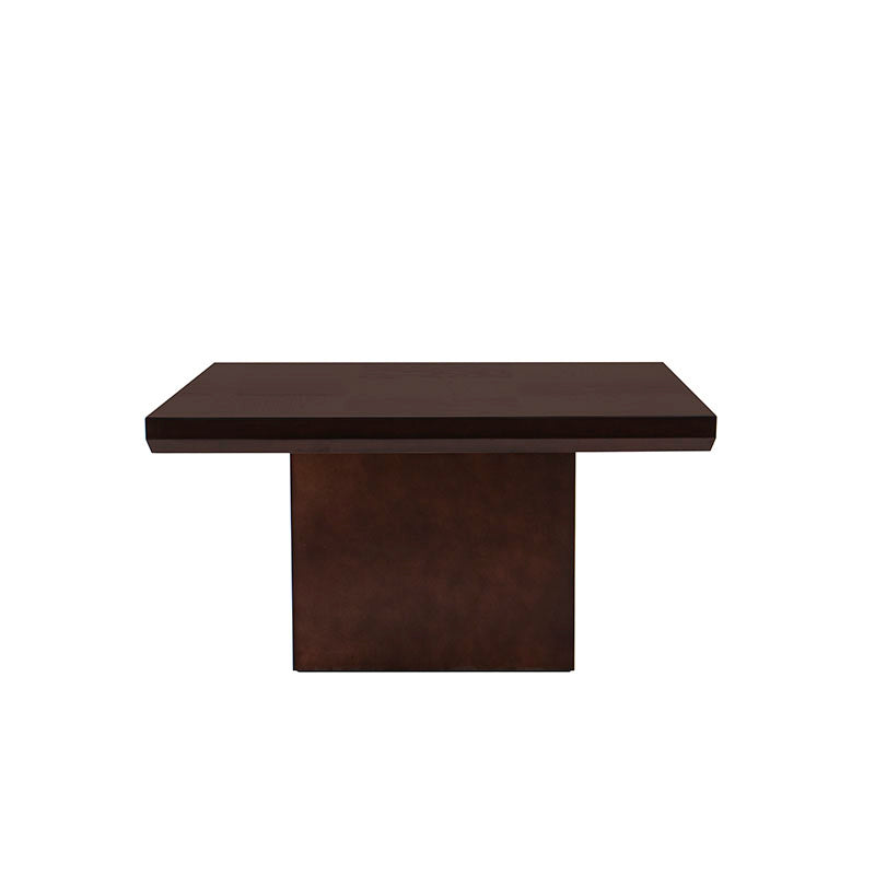 Mesa de comedor Siena de madera en color almendra, con superficie rectangular y diseño elegante, tamaño 150x75 cm.