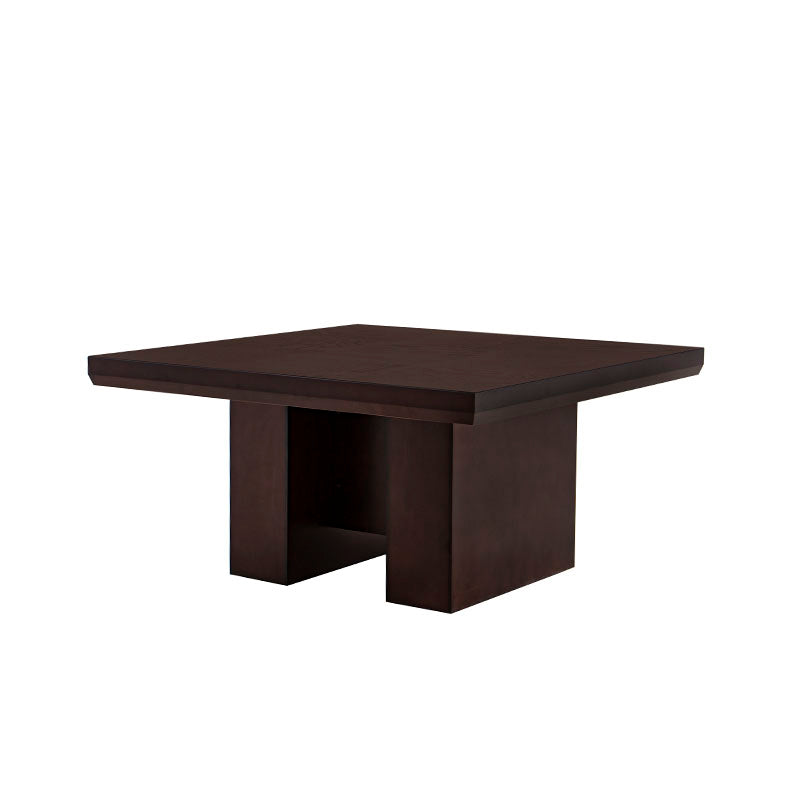 Mesa de comedor Siena de madera en color almendra, con superficie rectangular y dimensiones de 150x75x150 cm.
