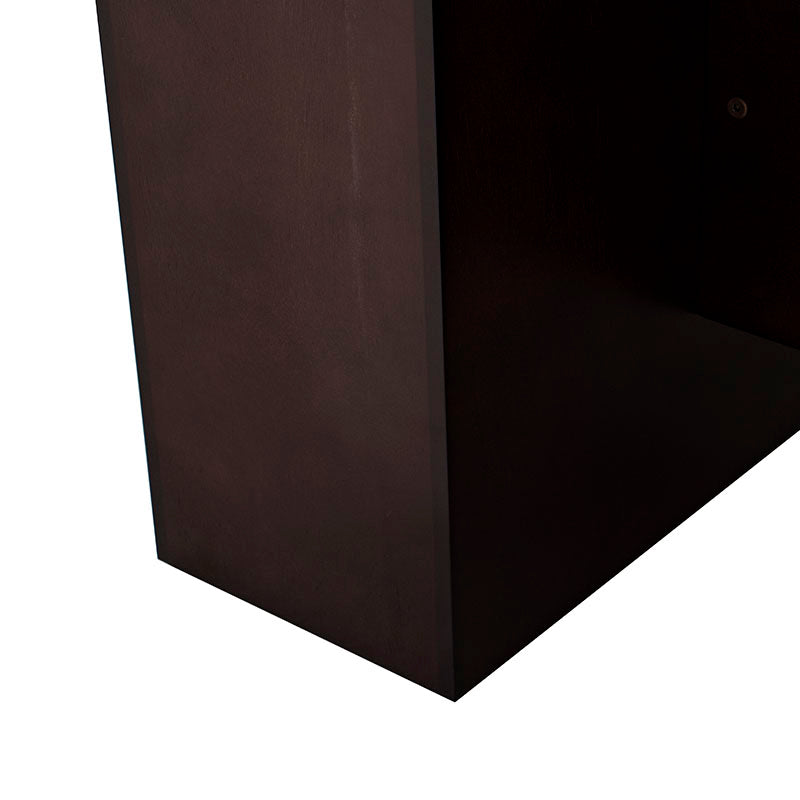 Mesa de comedor Siena de madera en color almendra, con superficie de 150 cm de largo y 75 cm de alto, vista frontal.