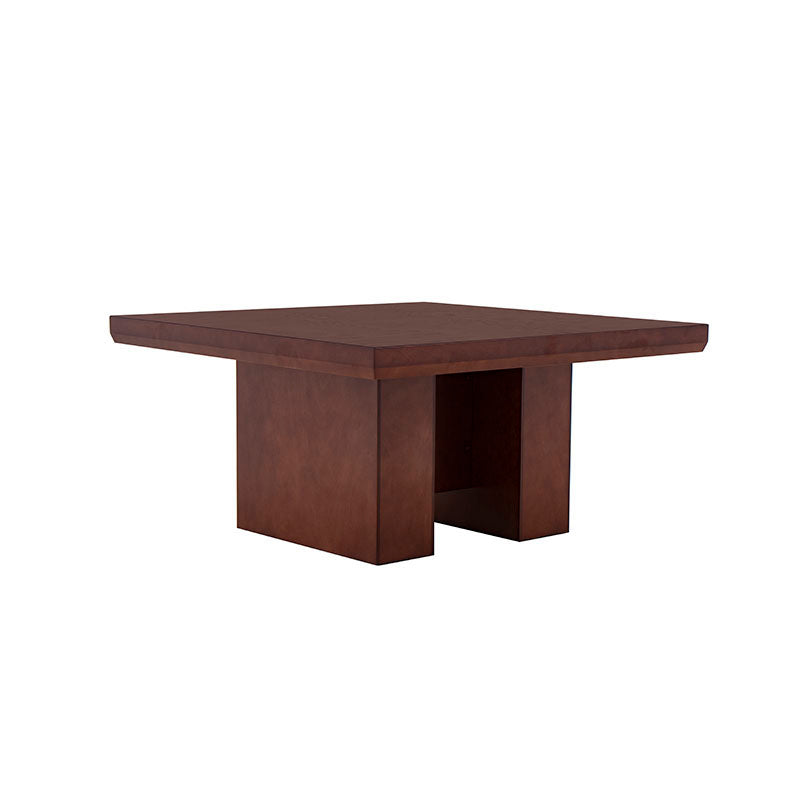 Mesa de comedor Siena de madera en color almendra, con superficie rectangular de 150 cm por 75 cm.