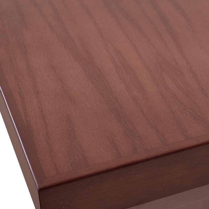 Mesa de comedor Siena de madera en color café almendra, vista frontal, 150 cm de largo, 75 cm de alto y fondo.