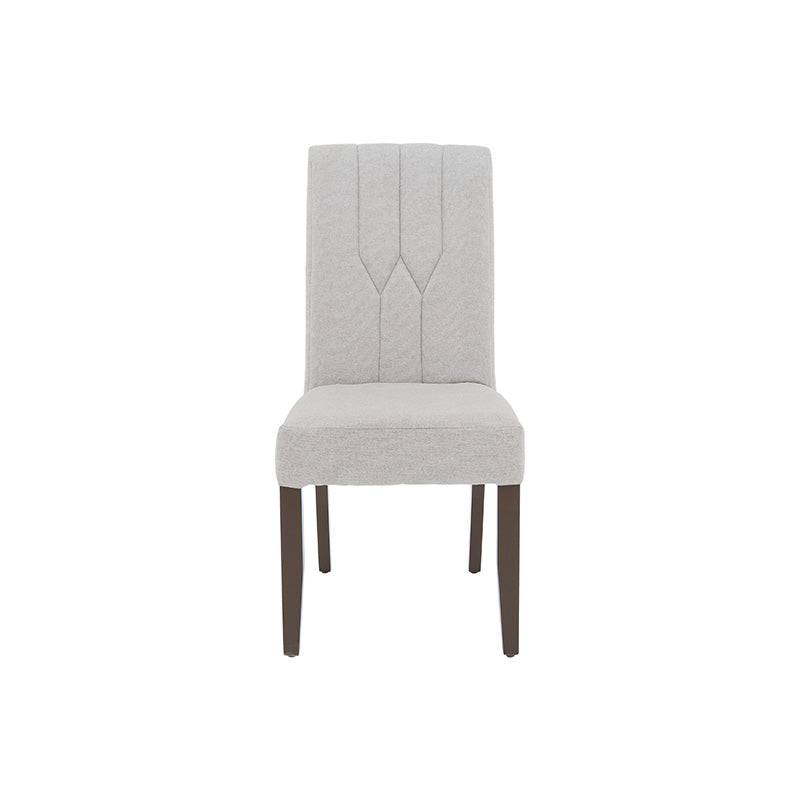 Silla de comedor Amara de deurope.com.mx, con asiento y respaldo acolchados en color gris claro y estructura de madera.