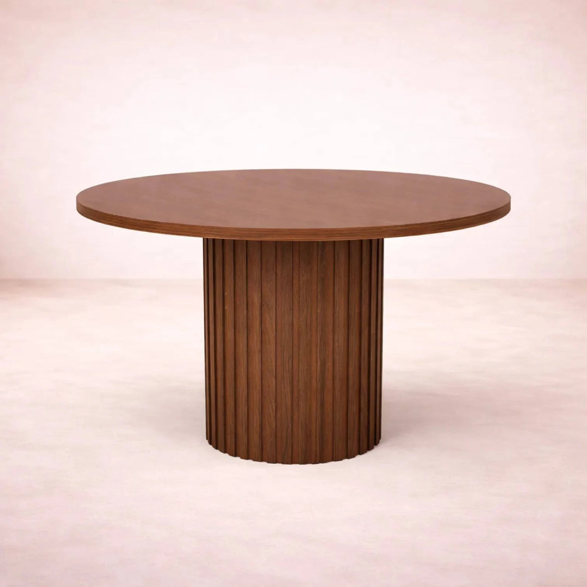 Juego de comedor Tulip de 5 piezas, mesa de madera con diseño mediterráneo, visible en la imagen.