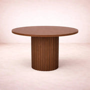 Mesa de comedor mediterránea de madera, estilo clásico, con superficie rectangular y patas robustas, de la marca deurope.com.mx