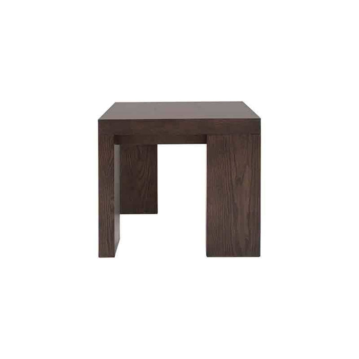 Mesa lateral Ripol de madera enchapada en encino de color gris oscuro, con diseño industrial y medidas de 60x55x60 cm.