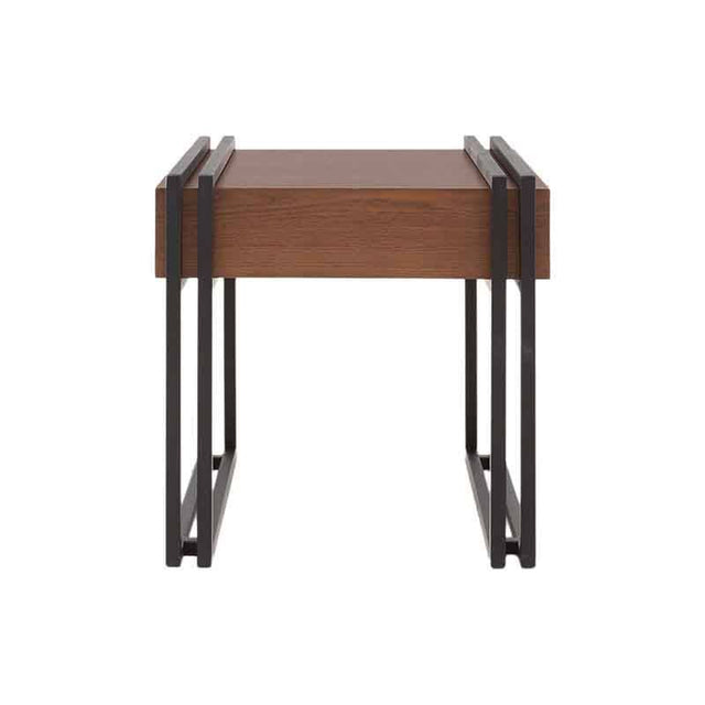 Mesa lateral Bennet de metal con estructura en color negro nogal, chapa de encino, dimensiones 50x50x50 cm.