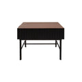 Mesa lateral Jess de madera de pino con chapa de nogal en color negro, con dimensiones de 60x55x60 cm, deoupe.com.mx