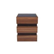 Mesa lateral Zile de madera industrializada con acabado en melamina, frente de 40 cm, altura de 50 cm, fondo de 40 cm.