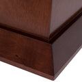 Mesa lateral Mond de madera con acabado en tabaco, chapa de caoba y cubierta de mármol, tamaño 60x50x60 cm.