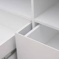 Mueble para TV Eros decolor blanco con acabado en chapa de encino, 140 cm de ancho, 55 cm de alto y fondo de 44 cm.