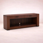 Mueble para TV Bourbon de deurope.com.mx en madera con espacio para dispositivos y almacenamiento, estilo clásico y funcional
