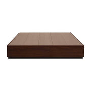 Base de cama Bourbon de madera de pino estufada en color café, con diseño robusto y elegante para dormitorio.