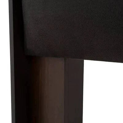 Juego de recámara Boston deurope.com.mx, cama, cabecera y ropa de cama en diseño moderno y elegante, en tonos neutros.
