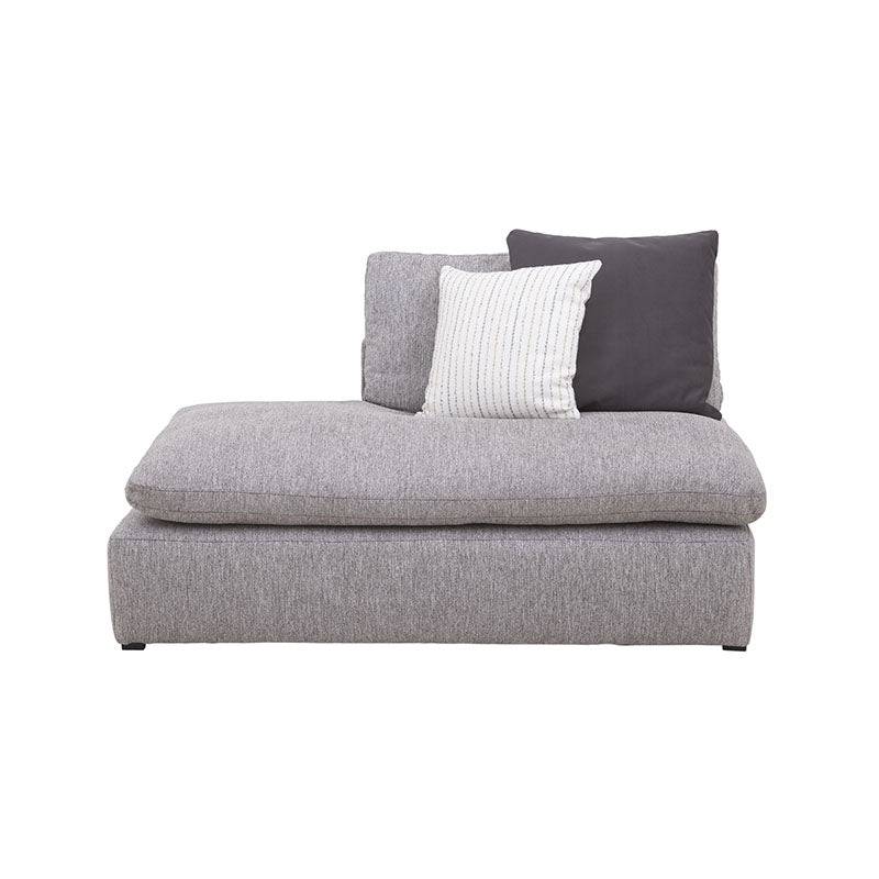 Sillón central y banca de módulo de sala Nube de deurope.com.mx en tela beige con textura suave y estructura de madera de pino.