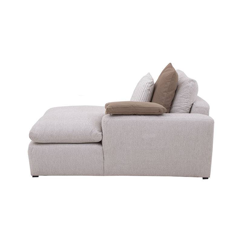 Sala Nube Chaise deurope en tela beige con textura suave, estructura de madera de pino, vista frontal, medidas 173x92x116 cm.