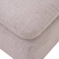 Sillón lateral de sala Nube deurope en tela beige con brazo derecho, estructura de madera de pino y diseño moderno.