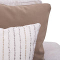 Sillón lateral de la sala Nube deeperue.com.mx, con estructura de madera de pino, tapizado en tela beige con textura suave.
