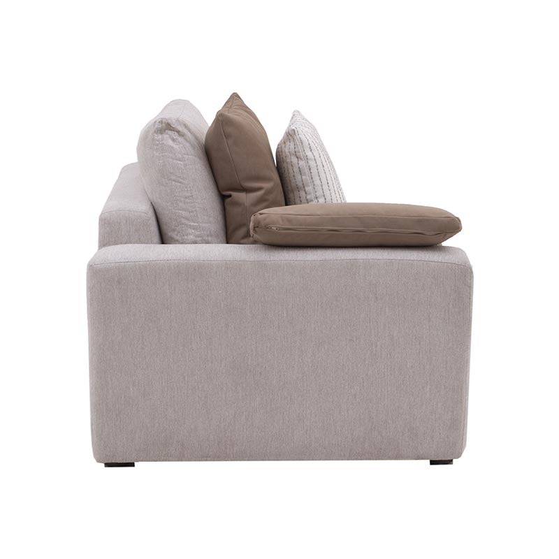 Sillón lateral Sala Nube de deurope.com.mx en tela beige con textura suave y estructura de madera de pino, vista frontal.