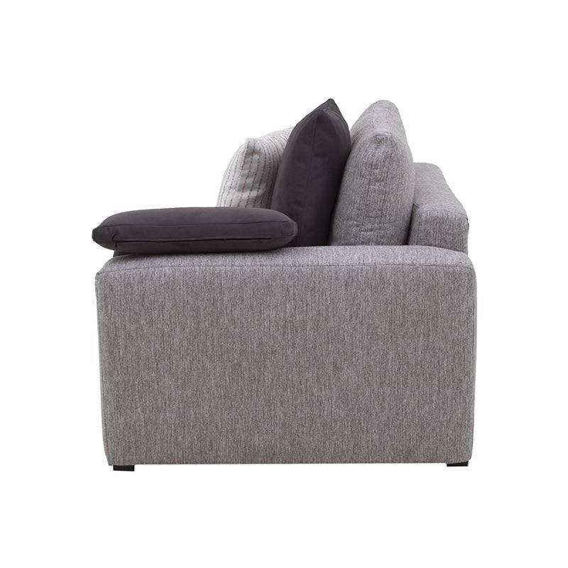 Sillón lateral Sala Nube de color beige, con brazo derecho, estructura de madera de pino, tapizado de tela suave y textura plana.