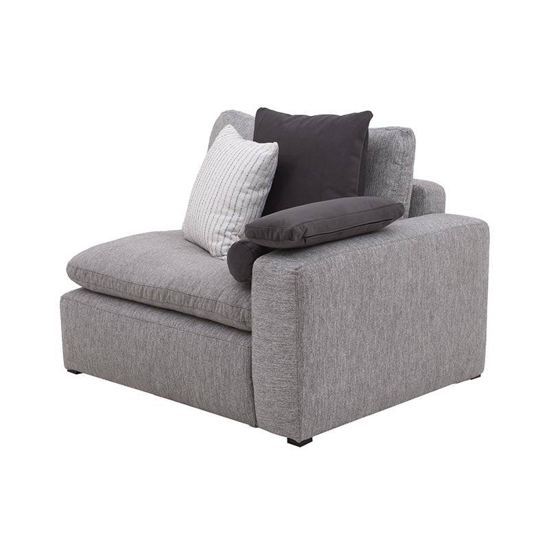 Sillón lateral de sala Nube de Deurope en tela beige con brazo derecho, estructura de madera de pino, textura suave.