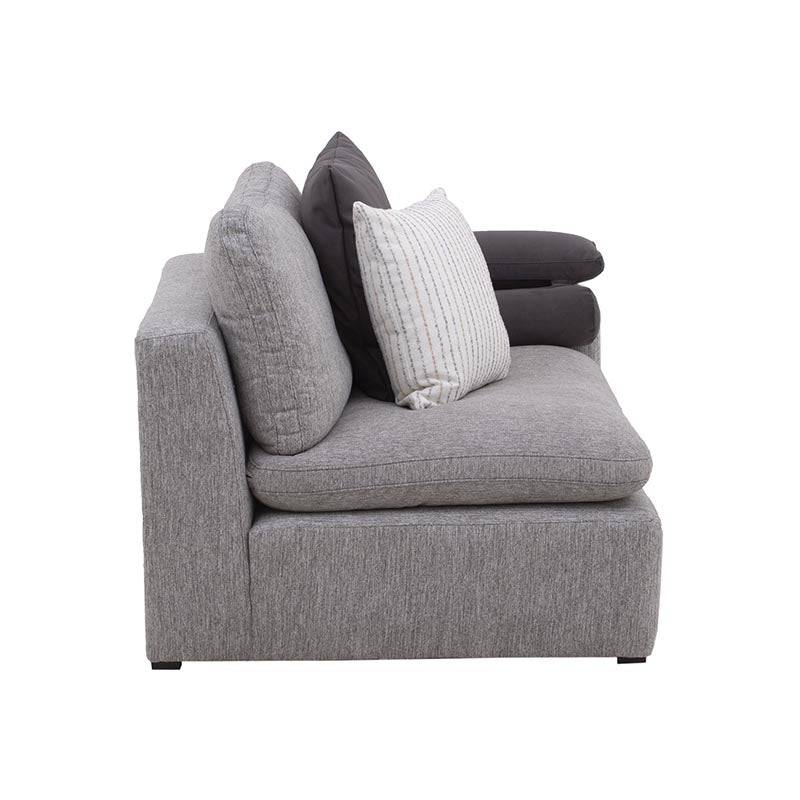 Sillón lateral Sala Nube de Deurope en tela beige con textura suave, estructura de madera de pino, vista frontal.