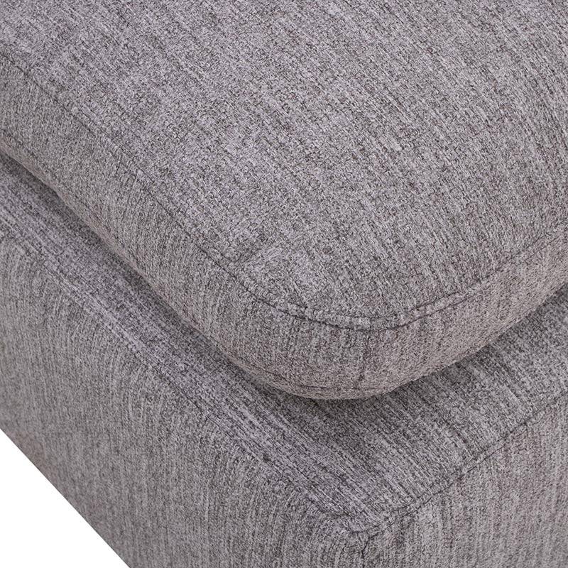 Sillón lateral Sala Nube de Deurope en tela beige con brazo derecho, estructura de madera de pino, diseño moderno y cómodo.