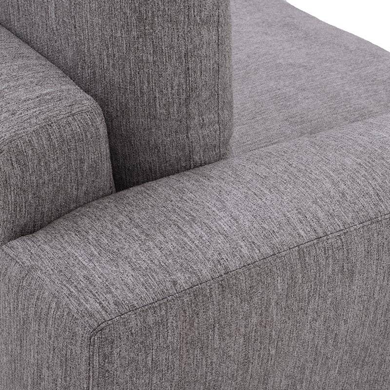 Sillón lateral Sala Nube de Deurope en tela beige con textura suave, brazo derecho y estructura de madera de pino.