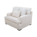 Sillón Oliver de color blanco con textura afelpada, tejido plano, en sala moderna, con dimensiones de 123x97x107 cm.