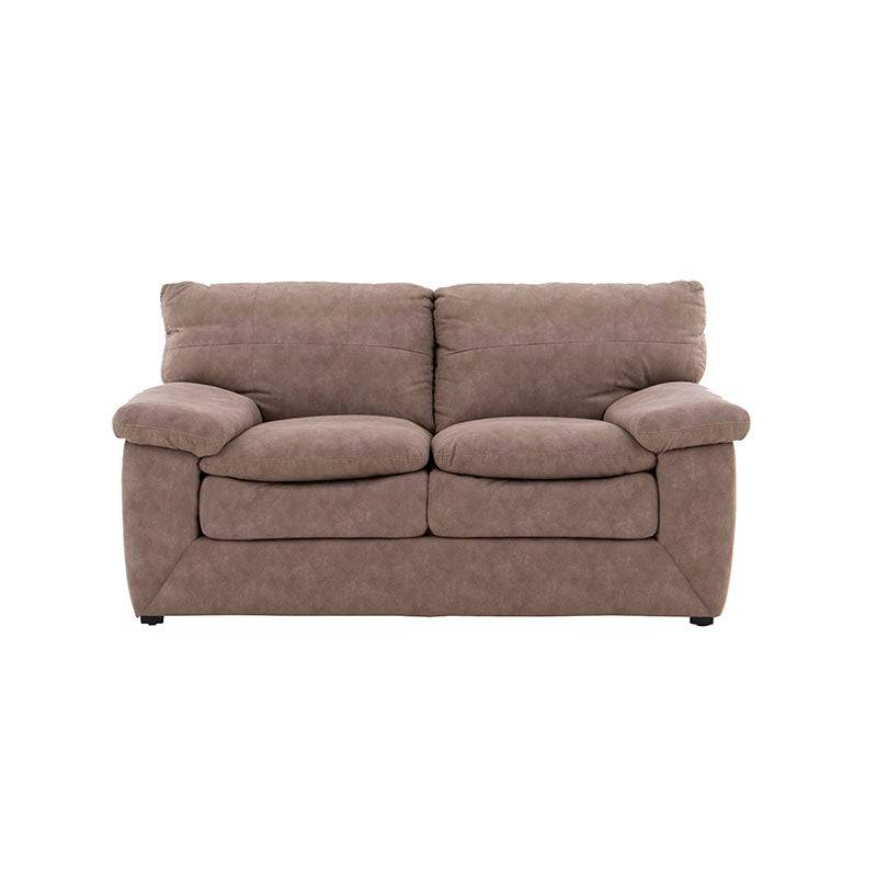 Sofá loveseat Calvin de Deurope, tapizado en tela gris claro con cojines decorativos, en una sala moderna.