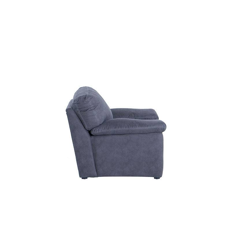Sillón Calvin de couleur beige avec accoudores rembourrés, idéal pour salón moderne, en tissu doux et confortable.