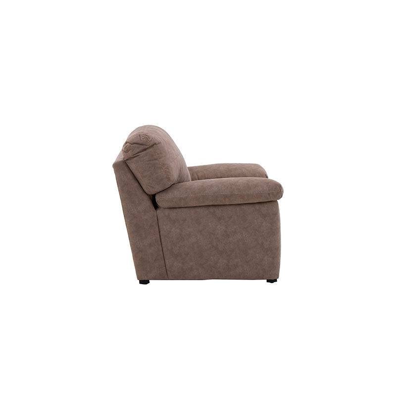 Sillón Calvin de estilo moderno en color gris, con cojines acolchados y estructura de madera en imagen.
