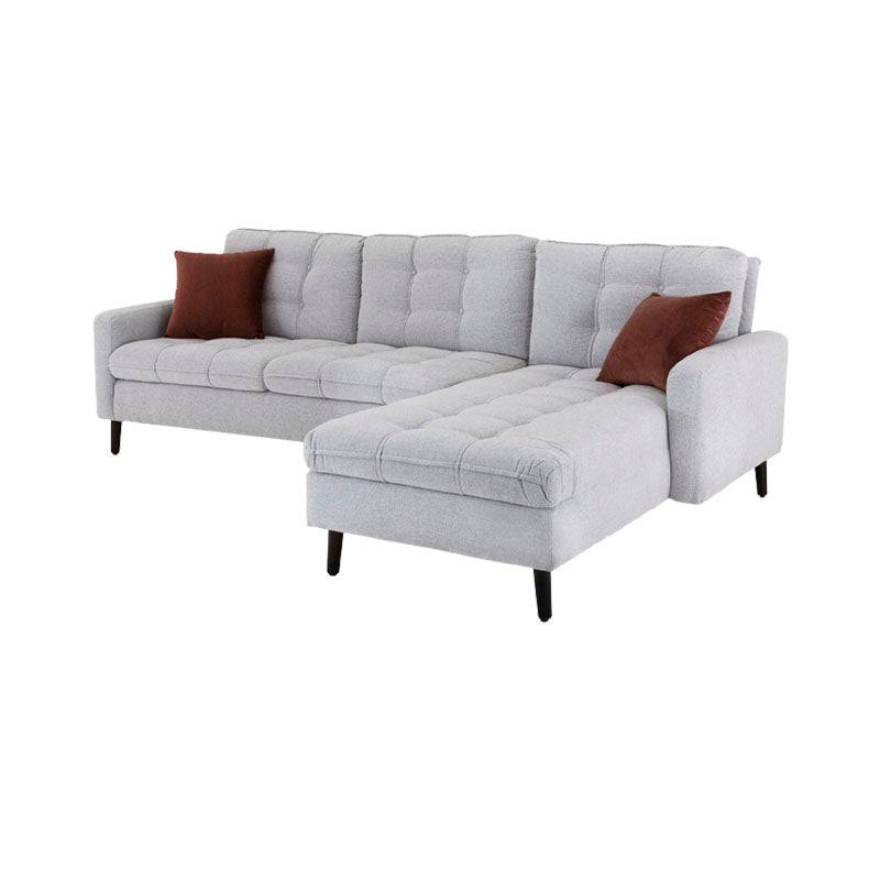 Sala Eugenia con chaise de Deurope.com.mx, sofá moderno de color gris con chaise longue y cojines decorativos.