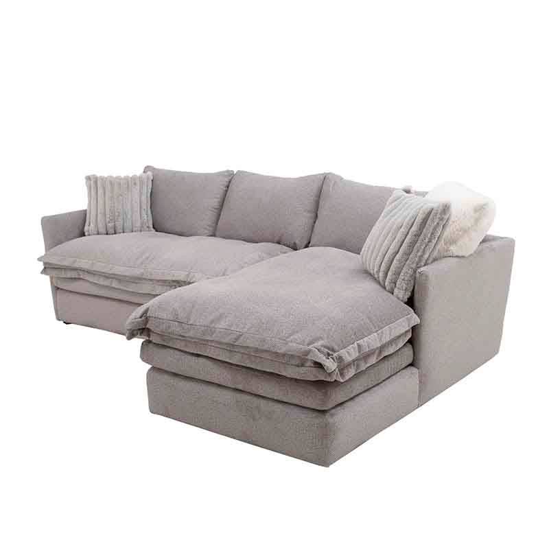 Sala Alejandría chaise derecha de tapiz gris claro con estructura moderna y cojines acolchados, tamaño 248 cm de largo.