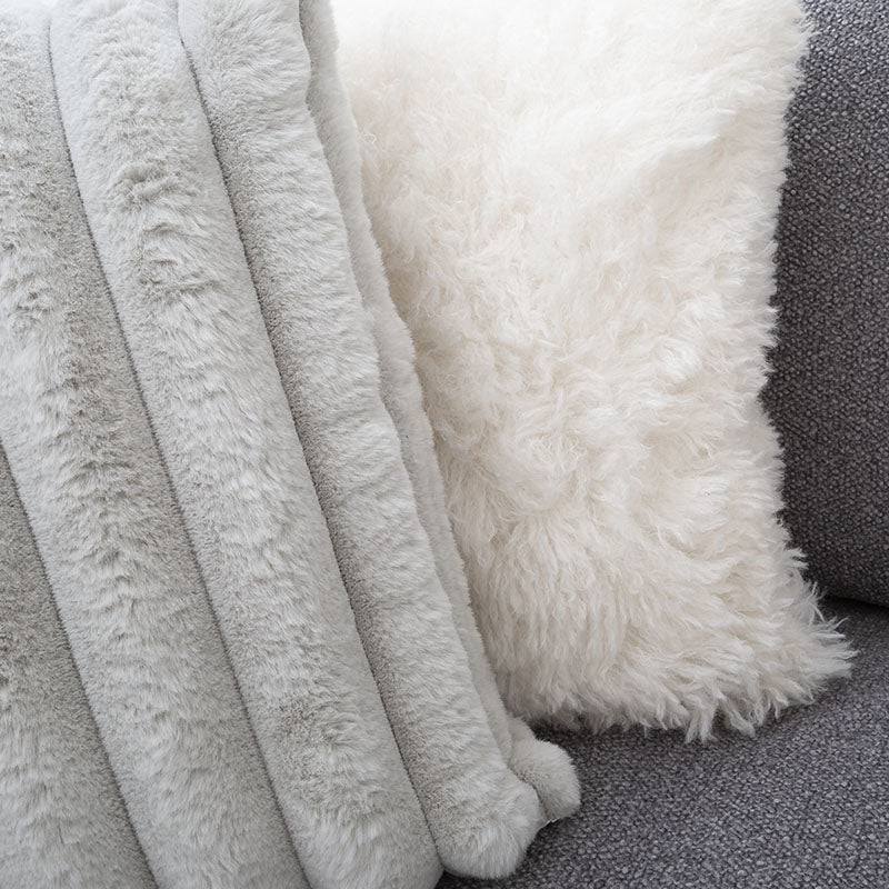 Sala Alejandría de Deurope en gris claro con chaise derecha, tapiz de tela, dimensiones 248x90x160 cm, estilo moderno y cómodo.