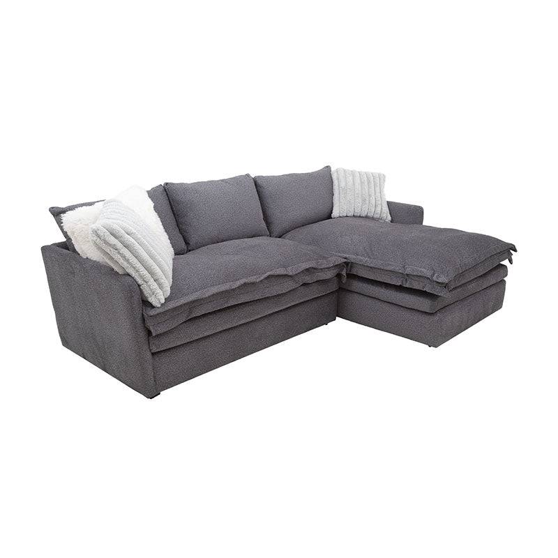 Sala Alejandría chaise derecha en tela gris claro, moderna y cómoda, con estructura robusta y diseño elegante para salas de estar.