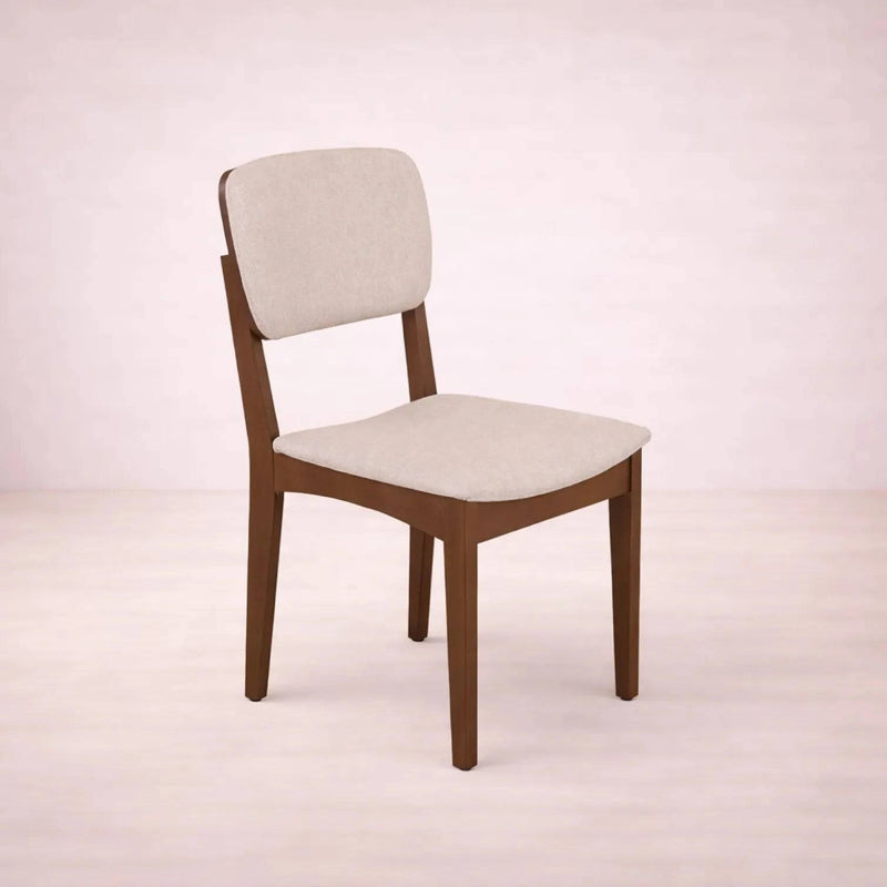 Silla de comedor Mediterráneo en microfibra beige, estilo moderno y elegante para comedor.