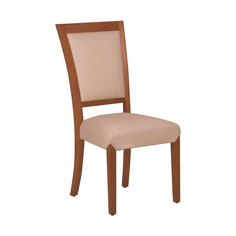 Silla Siena de comedor de madera de banak y chapa de encino con tapiz de cuero, color café almendra, frente y altura visibles.