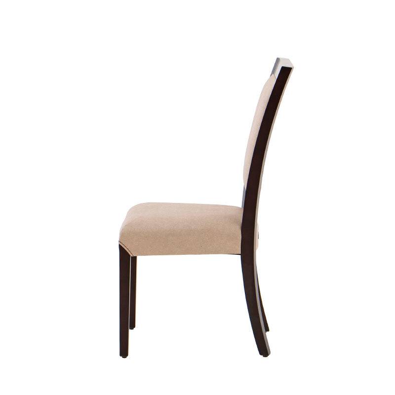 Silla Siena de comedor de madera de Banak con tapiz de cuero, color café almendra, con respaldo y asiento acolchado.