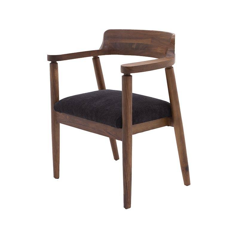 Silla de comedor Montecarlo de Deurope en tela de poliéster color café con estructura negra, vista frontal.