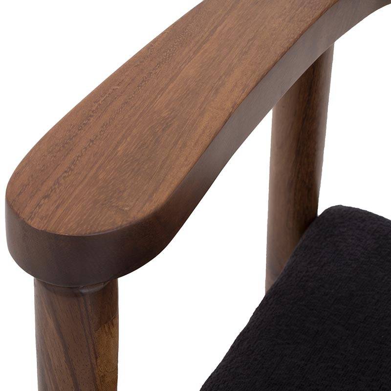 Silla de comedor Montecarlo en color café con tapizado de tela de poliéster, estructura resistente y diseño moderno.