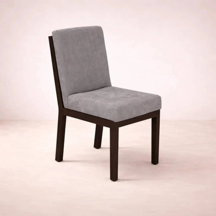 Sillas Murcia para juego de comedor Quetzal de 7 piezas, en color gris claro, con respaldo ergonómico y estructura de madera.