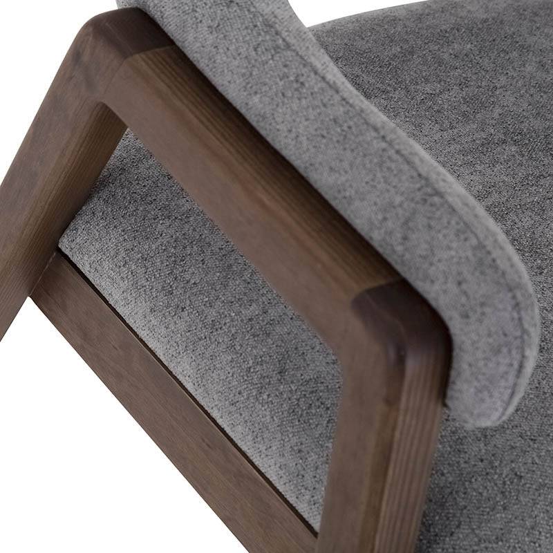 Silla de comedor gris oscuro Balam de deurope.com.mx, diseño moderno y elegante para espacios elegantes y confortables.
