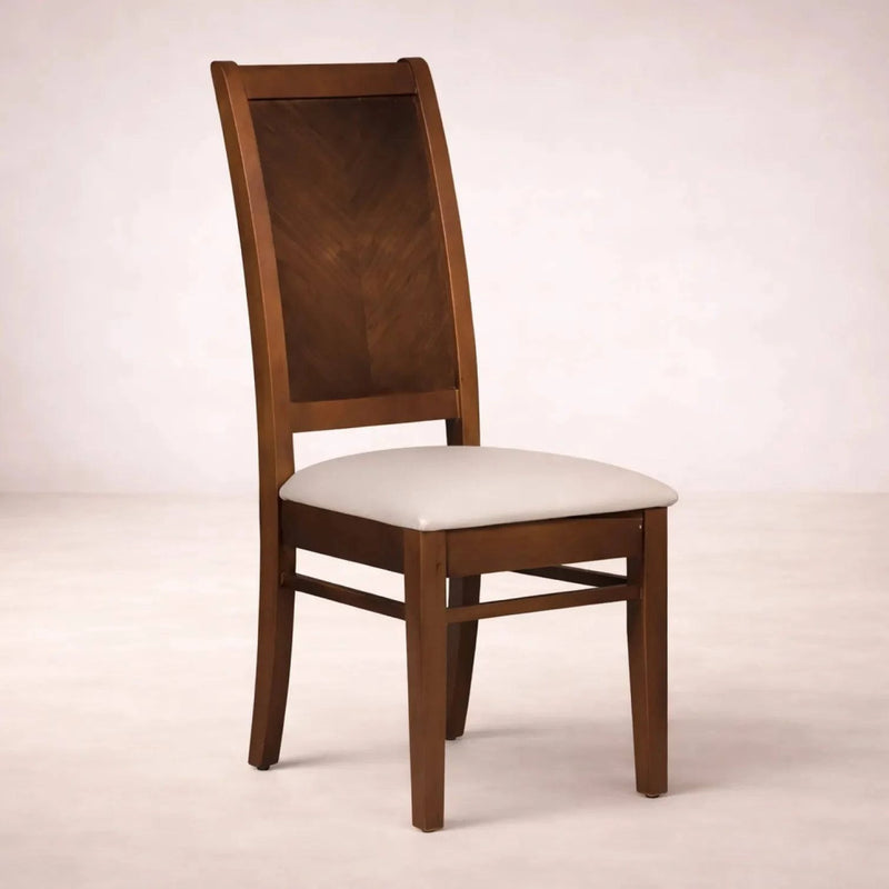Sillas Orleans de comedor en nogal y marfil con tapizado de leather touch, parte del juego de comedor Quetzal de Deurope.