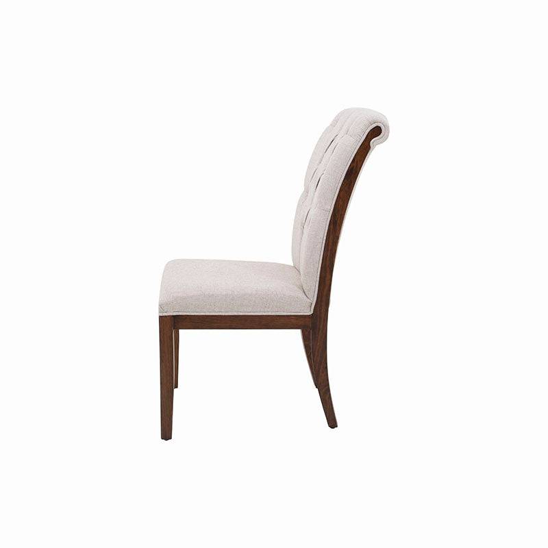 Silla de comedor Creta II de deurope.com.mx en color tabaco con tapizado de tela, vista frontal, dimensiones 55x105x70 cm