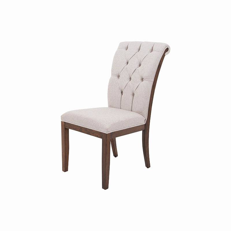 Silla de comedor Creta II de deurope.com.mx en tela color tabaco, vista frontal, con respaldo y asiento acolchados.