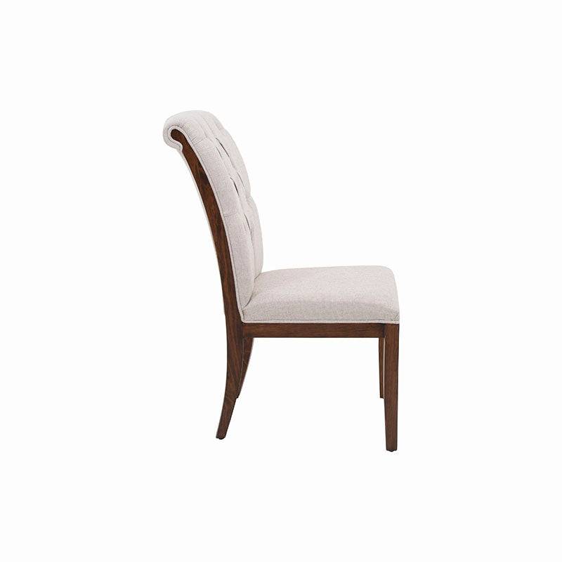 Silla de comedor Creta II en tela de color tabaco, con respaldo y asiento acolchados, dimensión 55x105x70 cm, deurope.com.mx