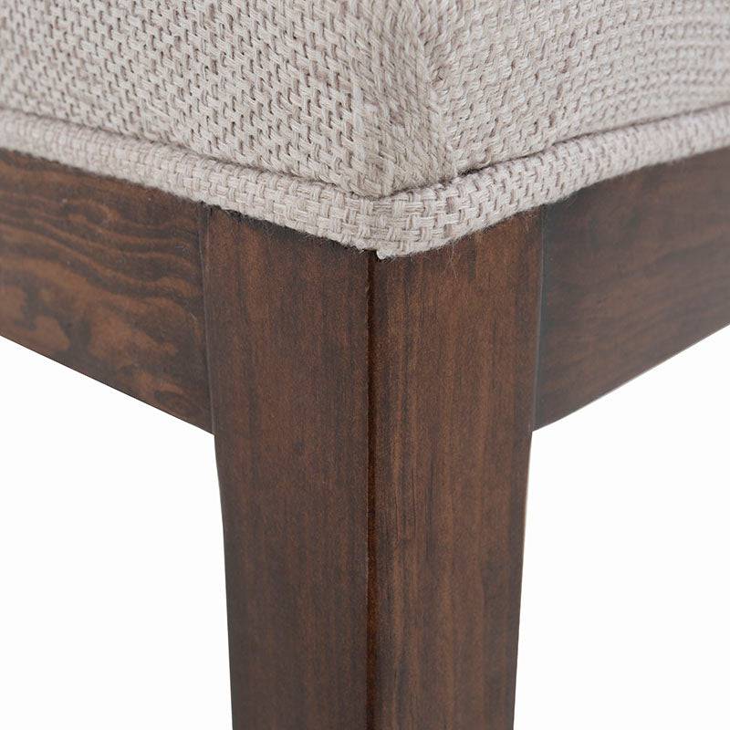 Silla de comedor Creta II de Deurope con estructura en color tabaco y asiento de tela tejida, vista frontal.